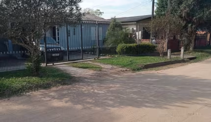 Casa com Piscina à Venda na Vila Elsa – 3 Dorms e Garagem Coberta