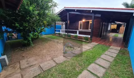 Casa e edícula bem localizado