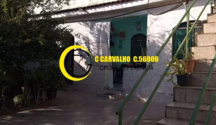 Casa com quintal e terraço e quitinete próx Rua Silva Vale em Cavalcante