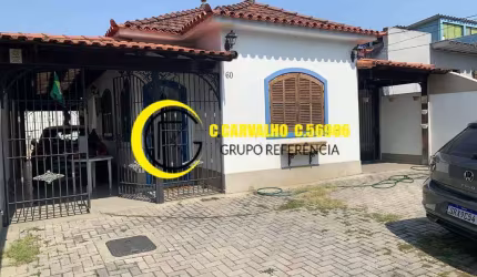 Casa em Brás de Pina com quintal e vagas de garagem