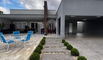 Casa com 3 quartos à venda na Rua Caçapava, 246, Bom Retiro, Joinville por R$ 2.500.000