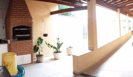 Casa com 3 dormitórios, sendo 1 suíte,  à venda, 218 m² por R$ 670.000 - Cidade Jardim II - America