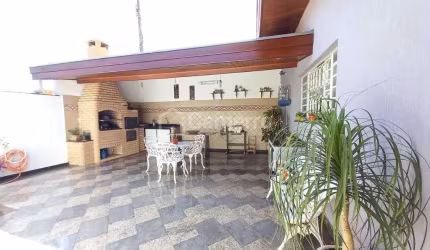 Casa com 3 dormitórios à venda, 130 m² por R$ 690.000,00 - Chácara Machadinho I - Americana/SP