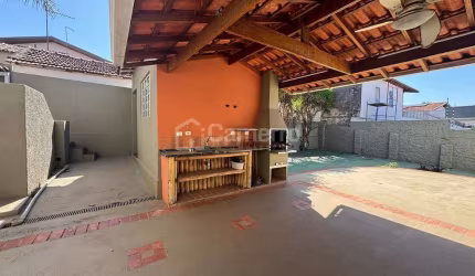 Casa com 3 dormitórios, sendo 1 na edícula, parte externa, à venda, 108 m² por R$ 480.000,00 - Cent