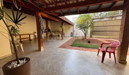 Casa com 3 dormitórios, sendo 1 suíte,  à venda, 196 m² por R$ 995.000 - Terras de Santa Bárbara -