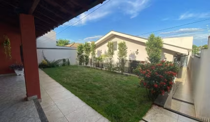 Casa com 3 dormitórios, sendo 1 suíte,  à venda, 176 m² por R$ 900.000 - Jardim Ipiranga - American
