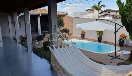 Casa com 3 dormitórios, sendo 3 suítes,  à venda, 206 m² por R$ 970.000 - Jardim Maria Helena - Nov