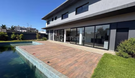 Casa à venda, condomínio fechado,  com 3 dormitórios, sendo 3 suítes e 1 home office, localizado no