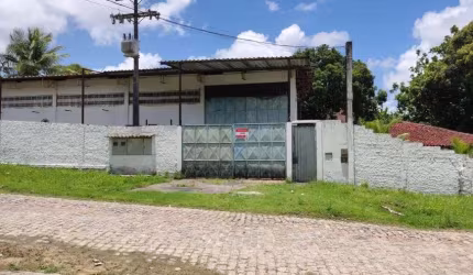 Vende-se galpão em Dias Davila.