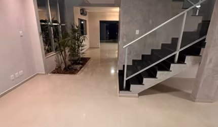 Casa de condomínio, sobrado para aluguel tem 250 metros quadrados com 4 quartos