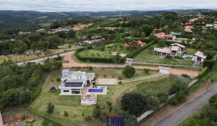 Uma mescla de Luxo e Sofisticação com a vida no campo em uma  Linda chácara em condomínio