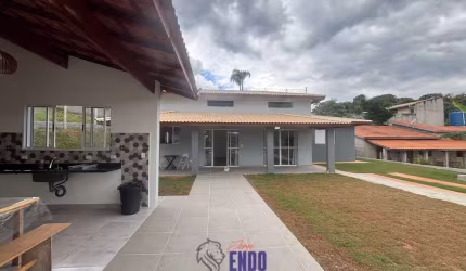 VISTA PARA O PÔR DO SOL Linda chácara em condomínio fechado Casa Novinha