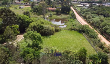 Terreno em Condomínio Fechado com fundo para o lago