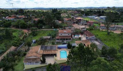 Linda chácara com 4 dorm. piscina e salão de festas e trio mineiro apenas 450 k