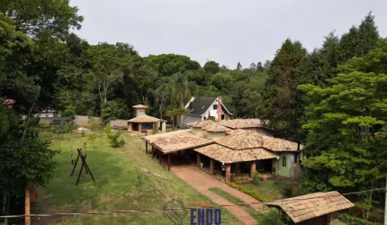 Linda chácara em condomínio fechado com 1780 m
