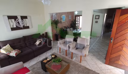 Casa à Venda no Jardim Aliança – Campinas | 2 Quartos, Suíte com Banheira, Piscina e Churrasqueira
