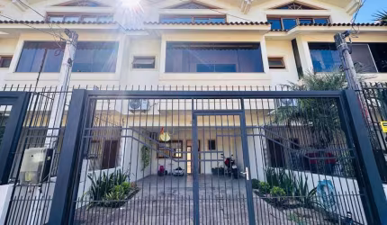 Casa para venda  no Bairro Hípica em Porto Alegre