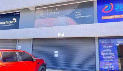 Loja para aluguel em Hípica, Porto Alegre - Piso frio, porcelanato, mezanino, fechada com vidro e cortina de ferro automatizada