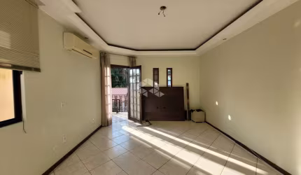 Casa com vista para o mar e potencial comercial no bairro Abraão - 3 dormitorios e 1 suite