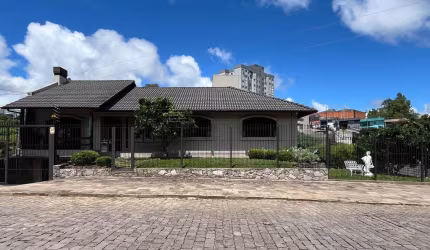 Casa com 3 quartos à venda no Cinqüentenário, Caxias do Sul  por R$ 1.200.000