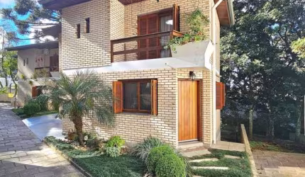 Casa em condomínio fechado com 3 quartos à venda no Petrópolis, Caxias do Sul  por R$ 620.000