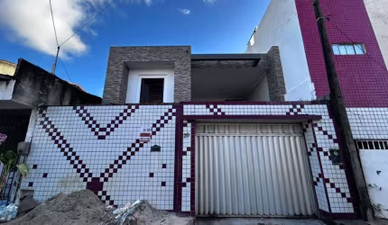 Casa Duplex/Usada para Venda em Fortaleza, Maraponga, 6 dormitórios, 4 suítes, 4 banheiros, 1 vaga