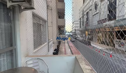 Conforto e vista mar a poucos passos da praia – Rua 2000