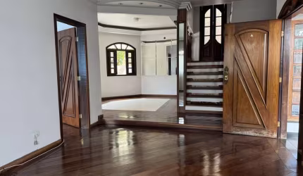 Sobrado à Venda no Adalgisa: Amplo, Elegante e com Lazer!