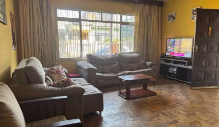 Sobrado à venda com 03 dormitórios e 03 vagas no Jardim das Flores