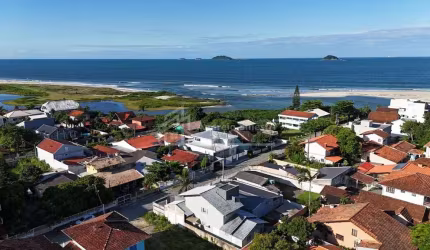 Casa com 4 quartos à venda na Rua Dona Emma 145, Ubatuba, São Francisco do Sul por R$ 1.200.000