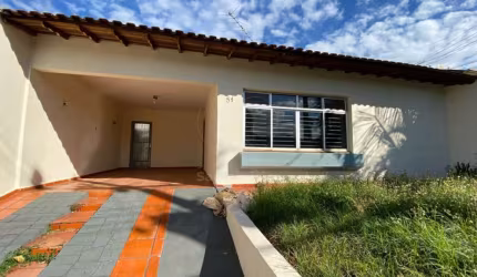 Casa para alugar na Gleba Palhano com 4 quartos sendo 1 suíte.