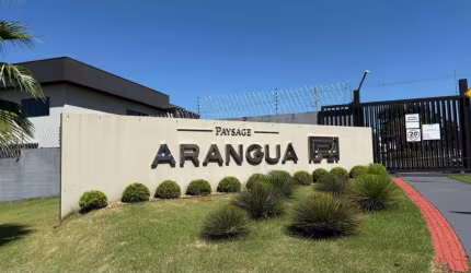 Casa à Venda e Aluguel no Condomínio Paysage Araguá - com 3 suítes