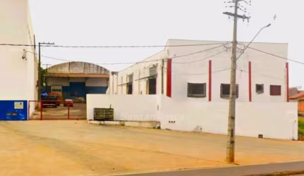 Barracão para locação com espaço amplo, bem iluminado e arrejado