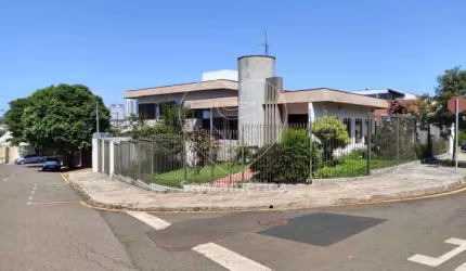 Casa à Venda no Jardim Petrópolis com 215m² privativos e 3 quartos em Londrina