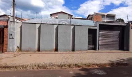 Casa à venda no Jardim Guararapes com 3 quartos sendo 1 suíte