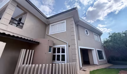 Casa para venda no centro de Londrina com 6 quartos, 3 Suítes e Garagem para 6 Carros
