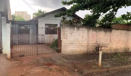 Casa à Venda na Região Norte de Londrina com 2 Quartos e Edícula nos Fundos