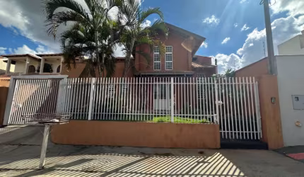 Casa à Venda no Bairro Coliseu com 3 quartos, sendo 1 suíte - Região Norte de Londrina