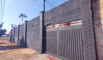 Casa comercial à Venda no Jardim Shangri-lá A, região Oeste de Londrina