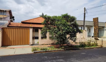 Casa à venda no Jardim Lolata com 3 quartos, sendo 1 suíte - Região Leste