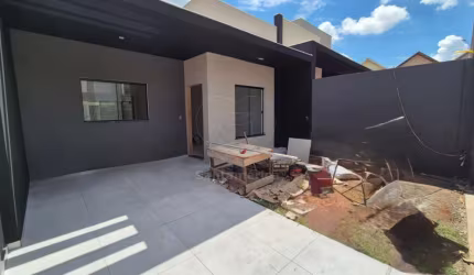 Casa nova para venda com 2 quartos no Jardim Strass, próxima da Avenida Saul Elkind