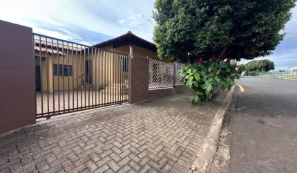 Casa à venda no Jardim São Francisco de Assis, com 2 quartos - Região Oeste
