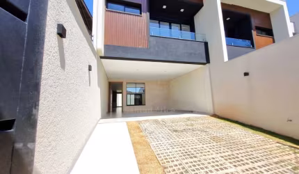 Casa Sobrado á Venda com 3 Dormitórios Sendo 1 Suíte.