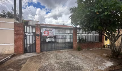 Casa à venda com 3 Dormitórios no Bairro Universitário