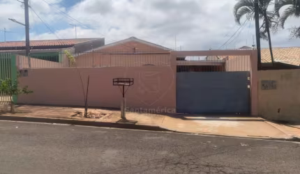 Casa à venda no Cinco Conjuntos - com 4 quartos, sendo 1 suíte