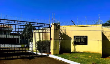 Casa à venda no Condomínio Petit Ville em Londrina com 2 suítes