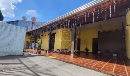 Casa à Venda e para Aluguel no bairro Champagnat - com 4 quartos sendo 1 suíte