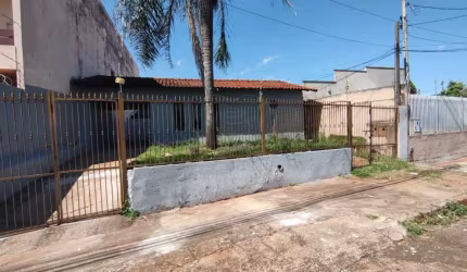 Casa à Venda na Vila Casoni com 4 quartos - Frente e Fundos