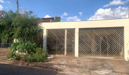 Casa à Venda com 4 quartos no Conjunto Habitacional Violim
