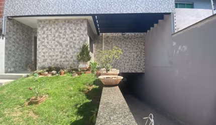 Casa à venda com 3 dormitórios sendo 1 suíte próximo da UEL em Londrina
